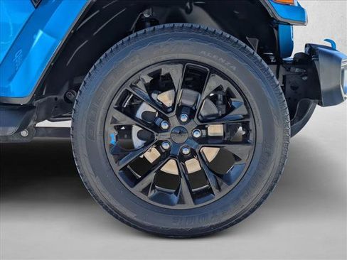 Used 2022 Jeep Wrangler Unlimited Sahara w/ Cold Weather Group image 28