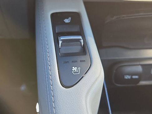 Used 2023 Kia Telluride EX w/ EX Captain's Chair Package image 25