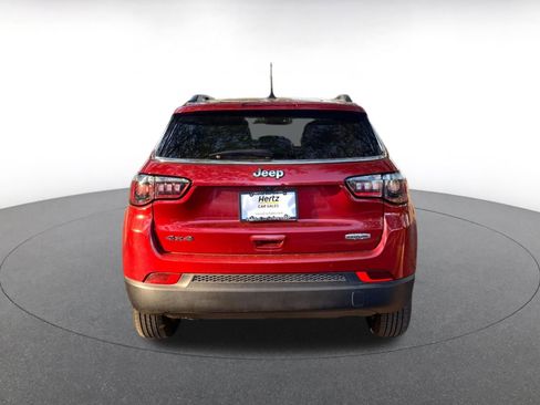 Used 2025 Jeep Compass Latitude image 6