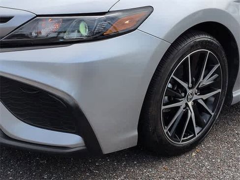 Used 2024 Toyota Camry SE image 11