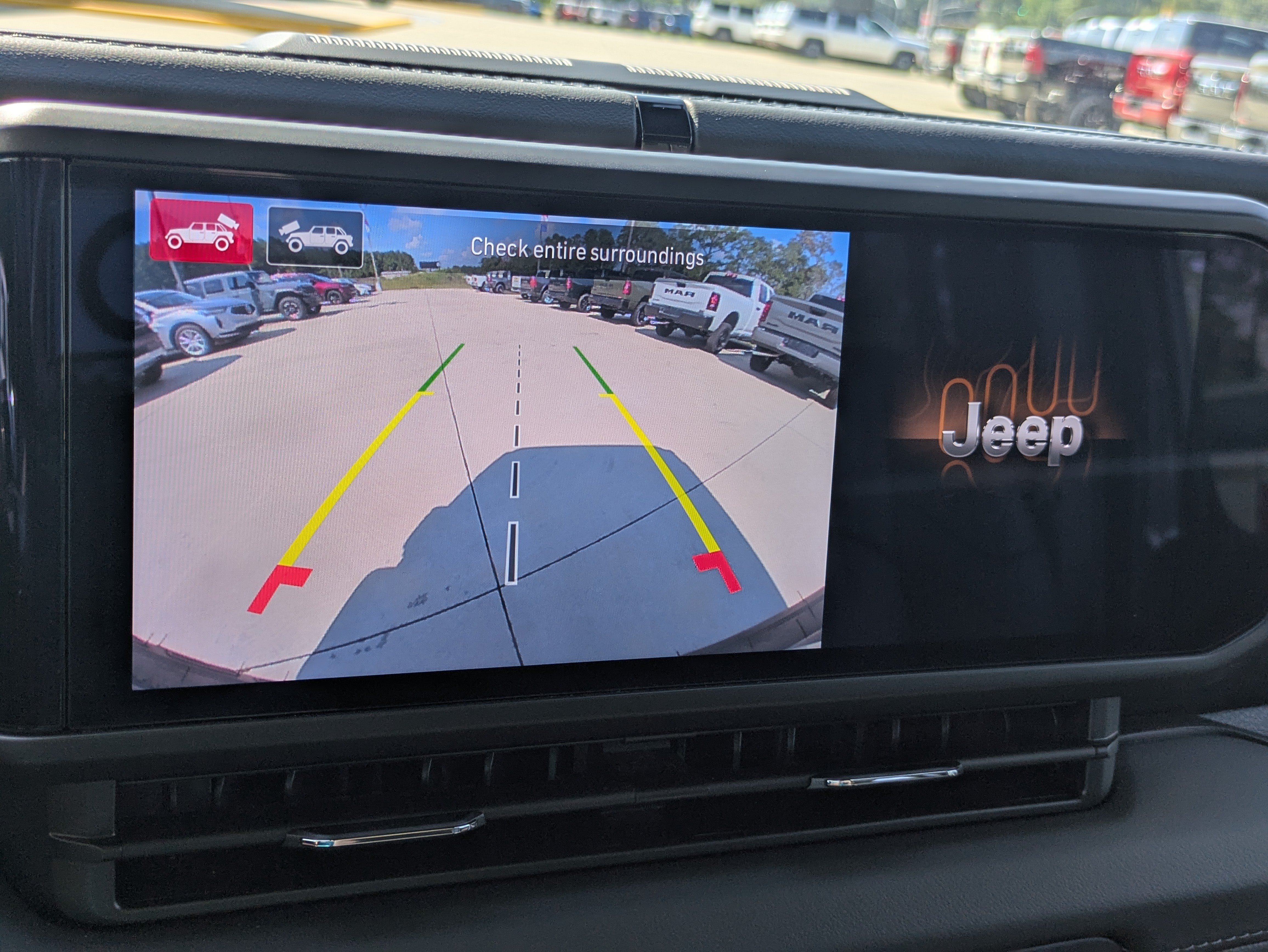 Used 2025 Jeep Wrangler Unlimited Sahara AWD/4WD image 16