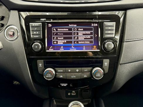 Used 2020 Nissan Rogue SV image 22