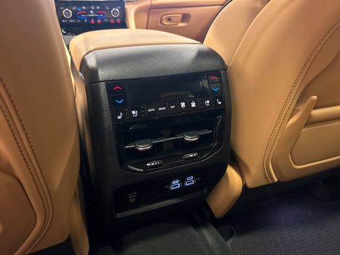 Used 2023 Jeep Grand Cherokee L Summit AWD/4WD image 31