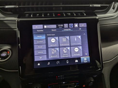 Used 2024 Jeep Grand Cherokee Laredo X image 23