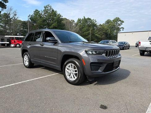Used 2024 Jeep Grand Cherokee Laredo X AWD/4WD image 4
