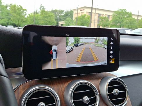 Used 2022 Mercedes-Benz GLC 300 4MATIC w/ Multimedia Package Lite image 19