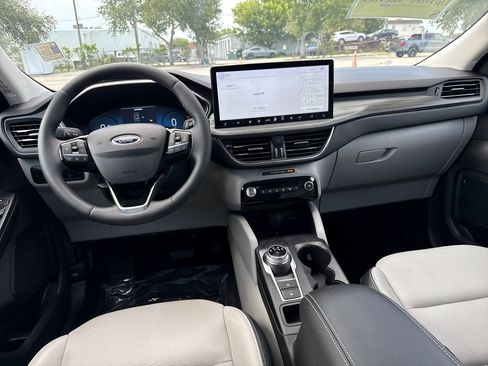 Used 2023 Ford Escape Platinum AWD/4WD image 6