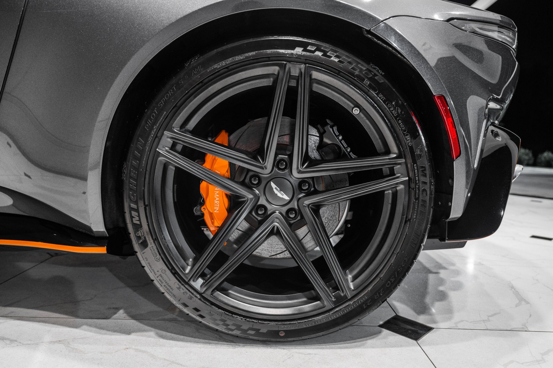 Used 2025 Aston Martin V8 Vantage Coupe RWD image 42