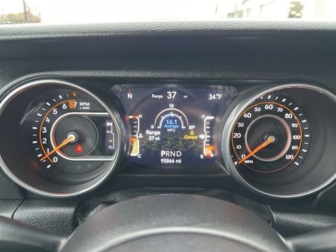 Used 2018 Jeep Wrangler Unlimited Sahara image 25