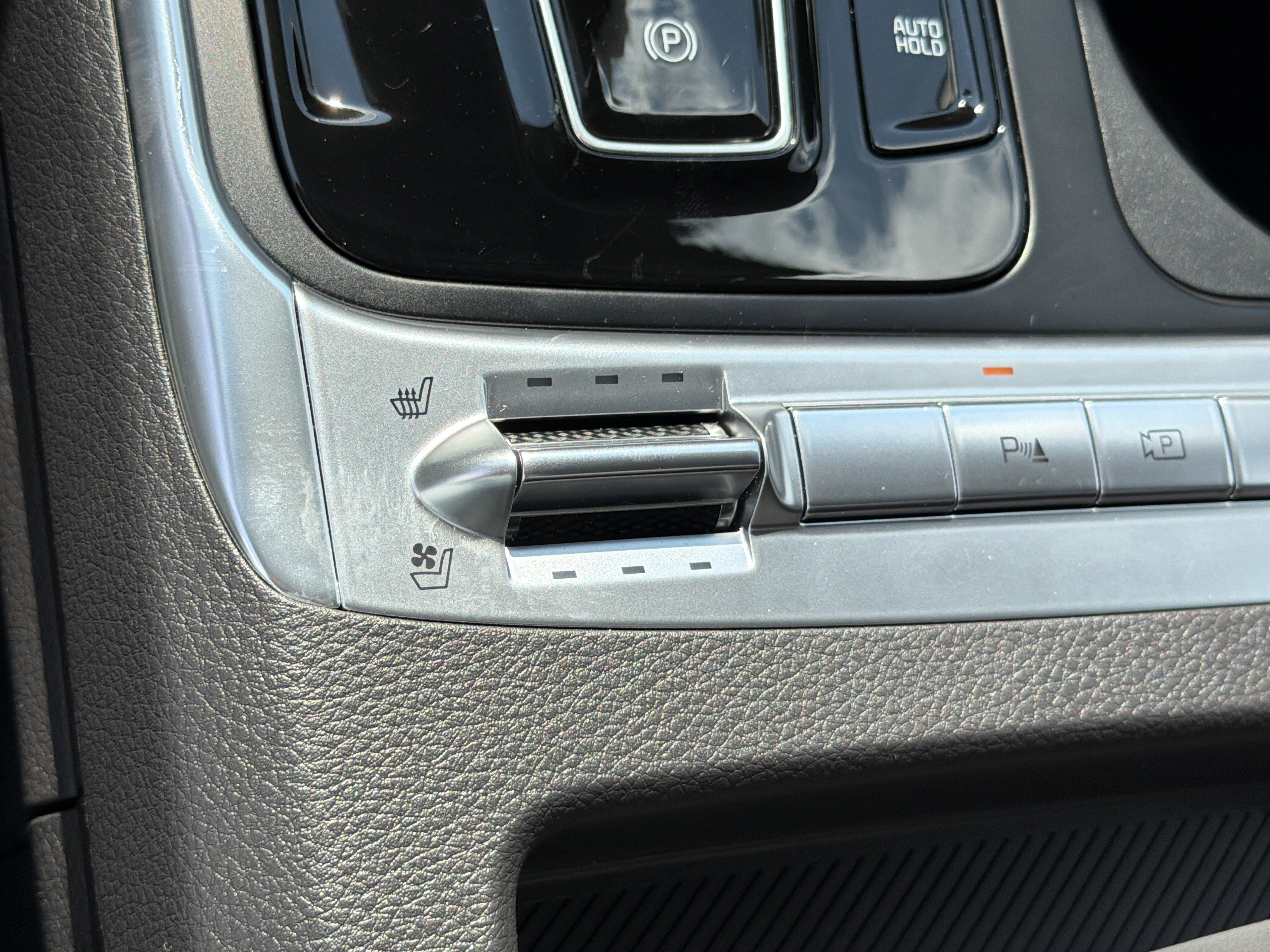 Certified 2026 Kia Carnival SX FWD image 33