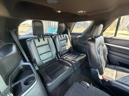 Used 2016 Ford Explorer XLT w/ Equipment Group 202A AWD/4WD image 12