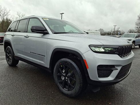 New 2025 Jeep Grand Cherokee Altitude image 2