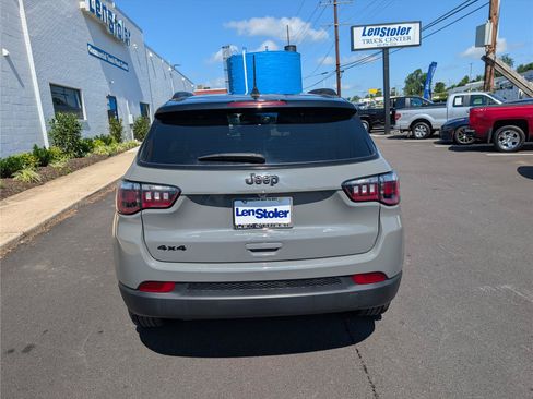 Used 2023 Jeep Compass Latitude w/ Convenience Group AWD/4WD image 4