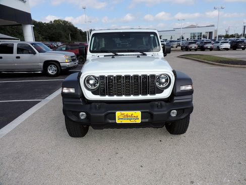 Used 2025 Jeep Wrangler Unlimited Sport AWD/4WD image 2