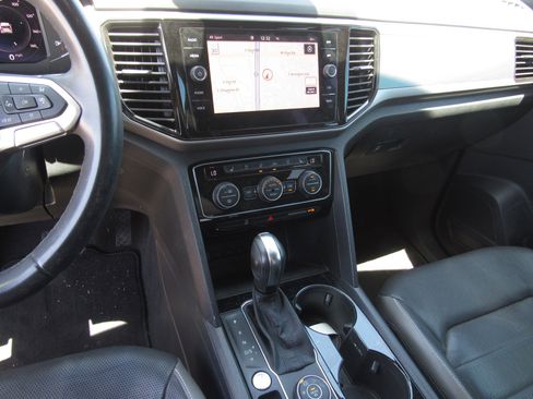 Used 2020 Volkswagen Atlas Cross Sport SEL Premium AWD/4WD image 19