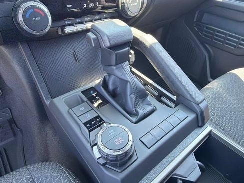 New 2026 Toyota 4Runner SR5 AWD/4WD image 25