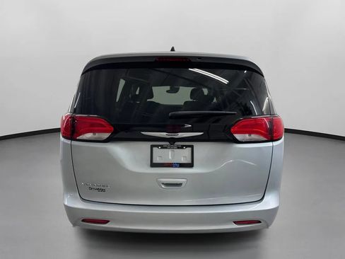 Used 2023 Chrysler Voyager LX FWD image 8