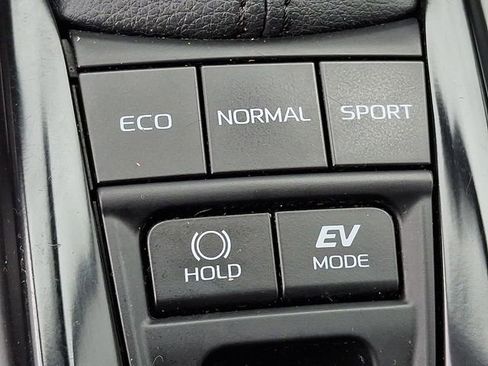 Used 2025 Toyota Camry SE image 20