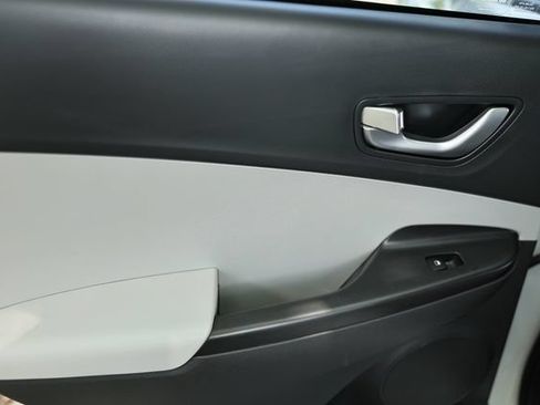 Used 2023 Hyundai Kona SE FWD image 23