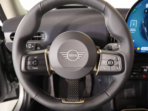 New 2025 MINI Cooper 2-Door Hardtop FWD image 4