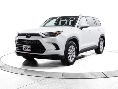 Certified 2024 Toyota Grand Highlander XLE image 3