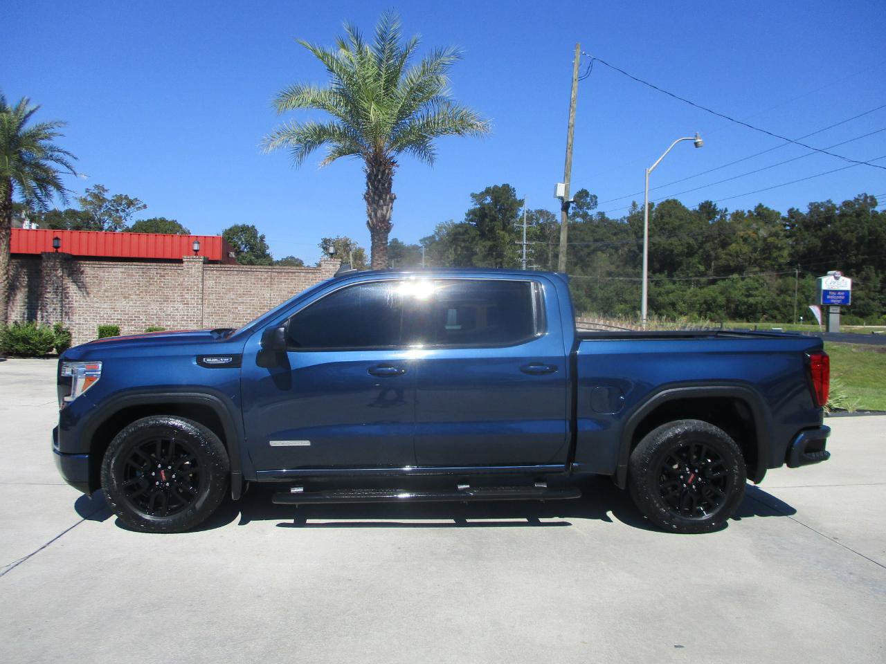 Used 2020 GMC Sierra 1500 Elevation w/ Elevation Value Package RWD image 1