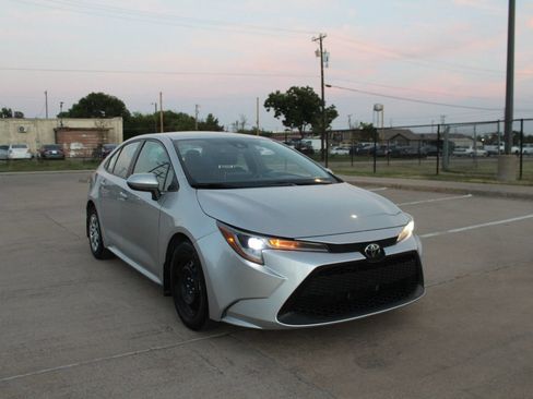 Used 2020 Toyota Corolla LE FWD image 5