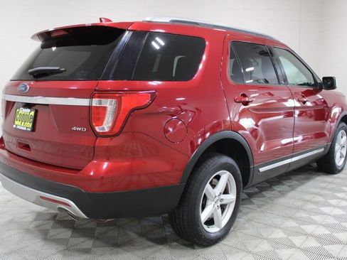 Used 2017 Ford Explorer XLT w/ Equipment Group 202A AWD/4WD image 11