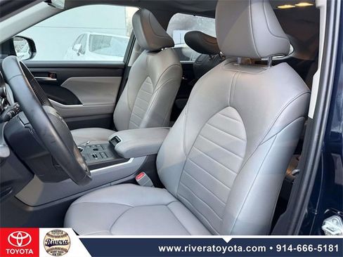 Used 2023 Toyota Highlander XLE image 11