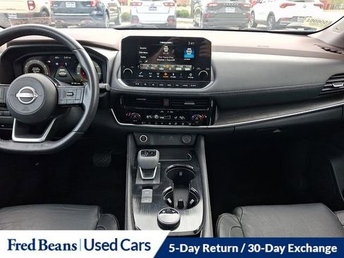 Certified 2022 Nissan Rogue Platinum w/ Head-Up Display Package AWD/4WD image 17