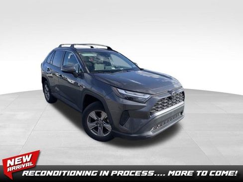 Used 2022 Toyota RAV4 XLE image 1