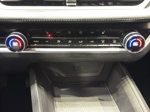 Used 2025 Chevrolet Equinox LT w/ Convenience Package II image 27