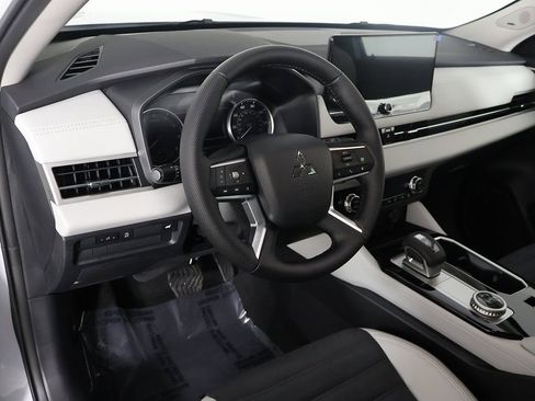 New 2026 Mitsubishi Outlander SE FWD image 29
