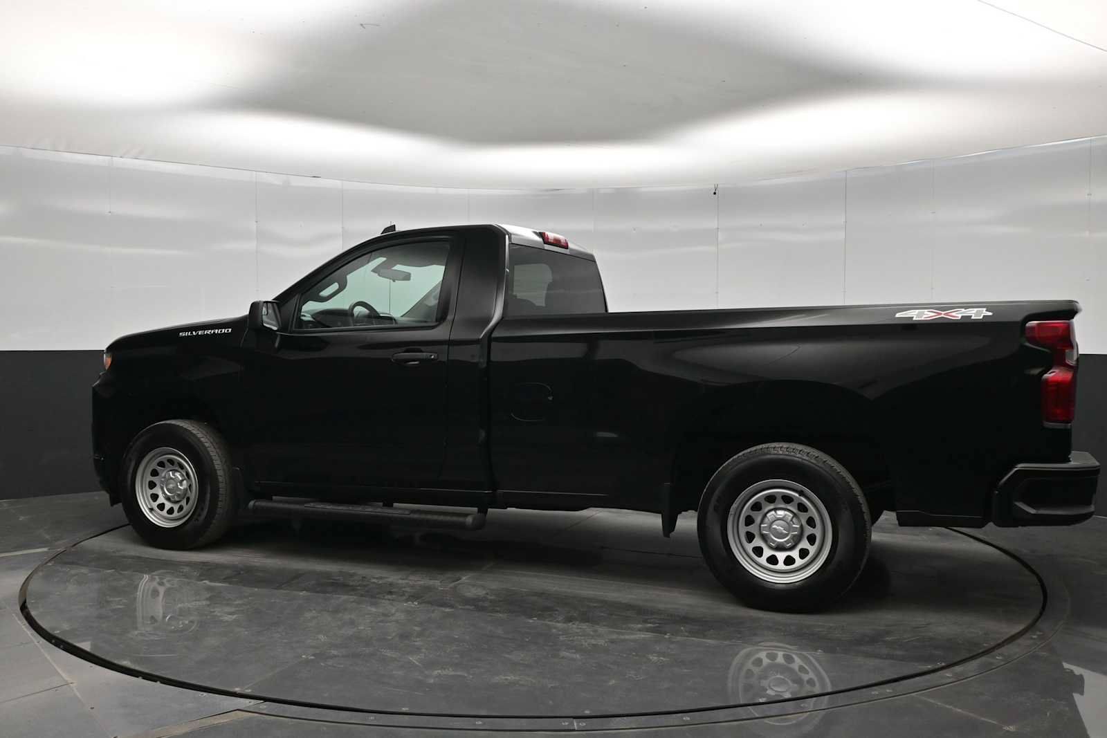 Used 2021 Chevrolet Silverado 1500 W/T w/ WT Value Package AWD/4WD image 5
