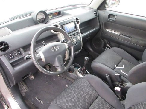 Used 2005 Scion xB Base image 6