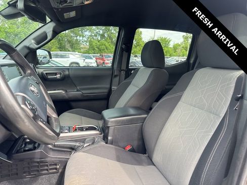 Used 2020 Toyota Tacoma TRD Off-Road AWD/4WD image 11