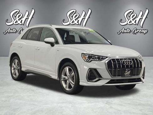Used 2022 Audi Q3 2.0T Premium Plus w/ Premium Plus Package AWD/4WD image 2