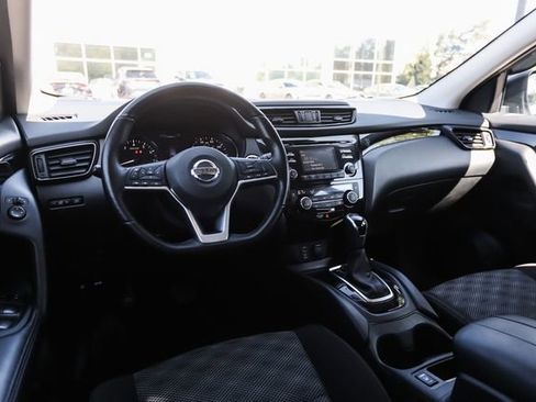 Used 2017 Nissan Rogue Sport SV w/ SV All-Weather Package AWD/4WD image 31