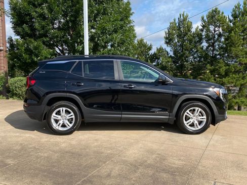 Used 2024 GMC Terrain SLE w/ Driver Convenience Package FWD image 7
