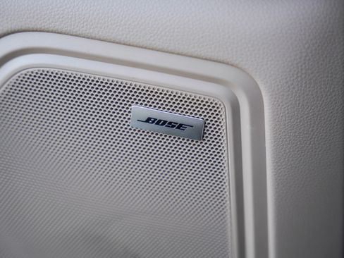 Certified 2025 Porsche Macan image 18