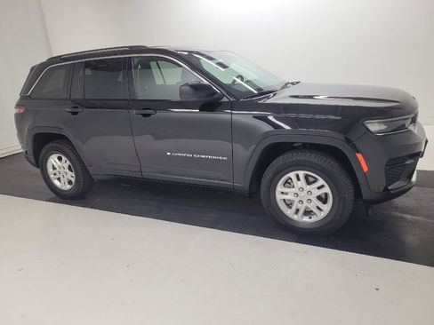Used 2023 Jeep Grand Cherokee Laredo w/ Luxury Tech Group I AWD/4WD image 11