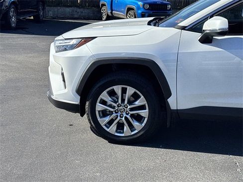 Used 2024 Toyota RAV4 XLE Premium image 9