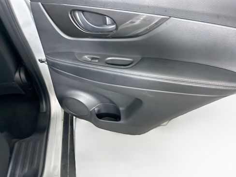 Used 2020 Nissan Rogue S FWD image 27