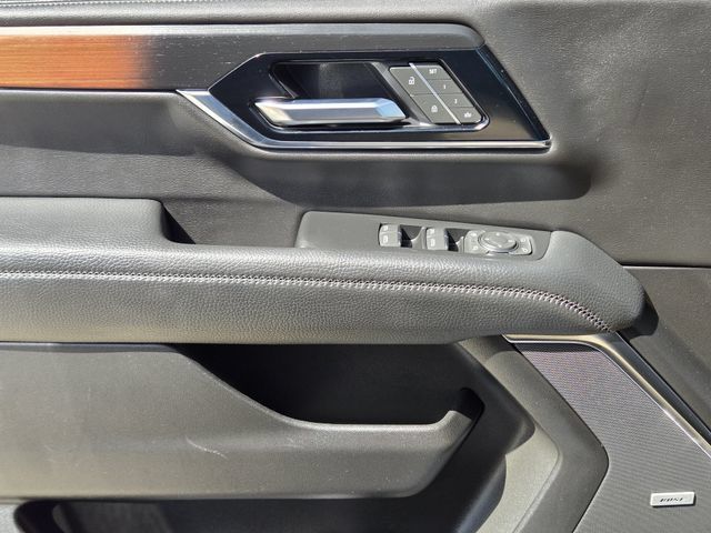 Used 2025 GMC Yukon Denali AWD/4WD image 23