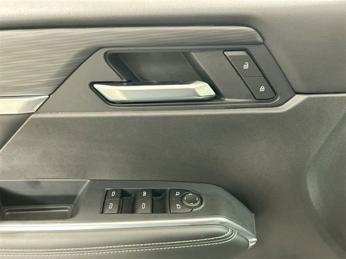 Used 2025 GMC Acadia Elevation image 11