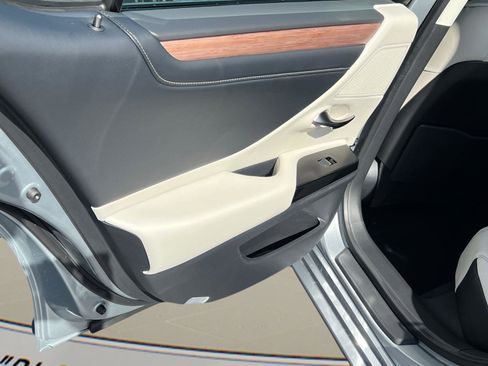 New 2025 Lexus ES 350 w/ Premium Package image 16