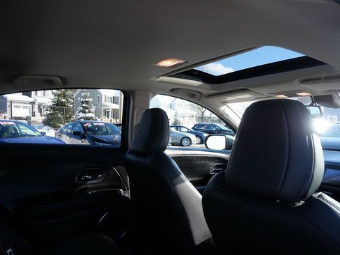 Used 2020 Honda HR-V EX-L image 25