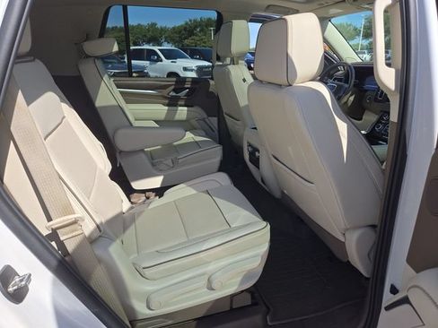 Used 2022 GMC Yukon Denali w/ Denali Premium Package AWD/4WD image 27