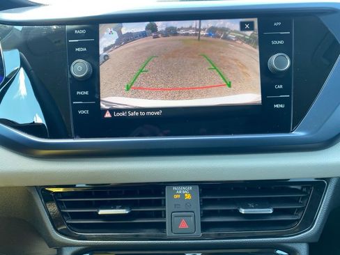 Used 2023 Volkswagen Taos SE image 15