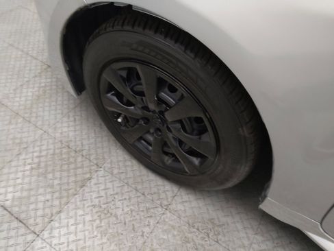 Used 2021 Toyota Corolla LE image 31